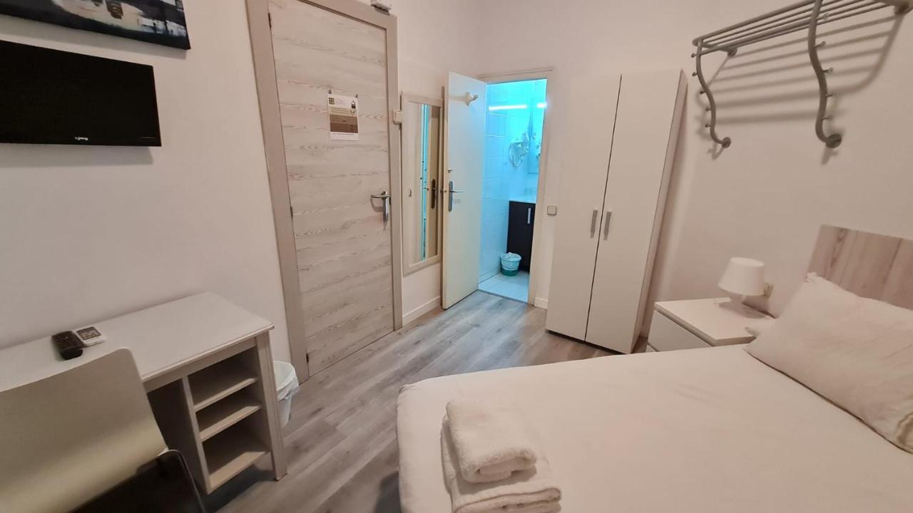 Hostal Eixample — Fotos 1